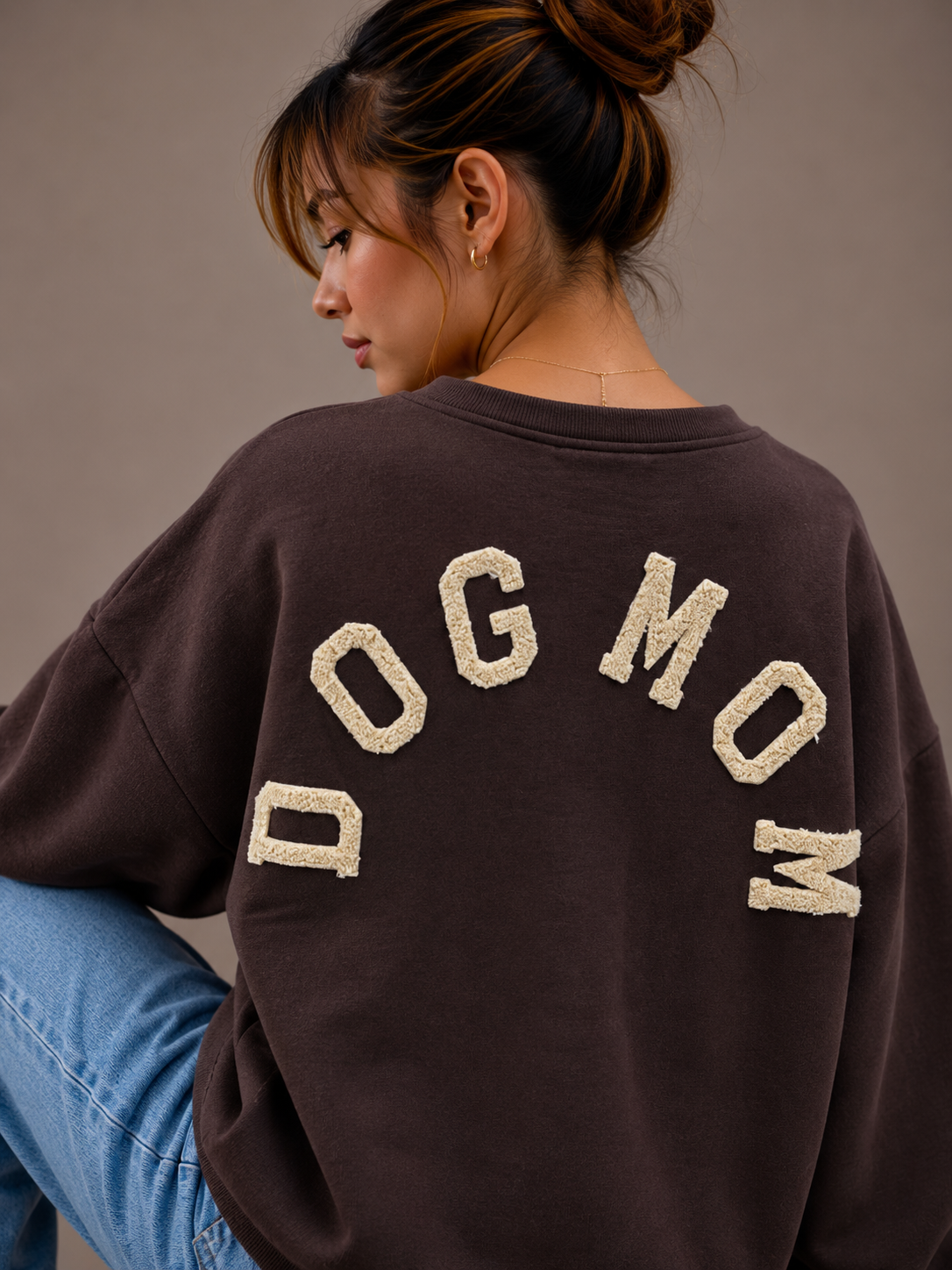 Dogmom Sweater | bruin-beige