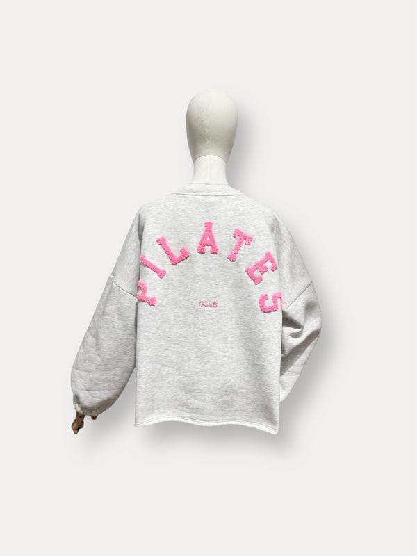 Oversized sweater PILATES voor dames - Lichtgrijs met roze letters - Stylishh Fashion